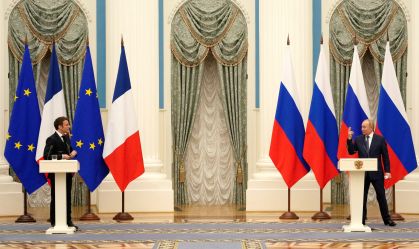 Rússia diz que discurso de Macron contém "notas de chantagem nuclear"