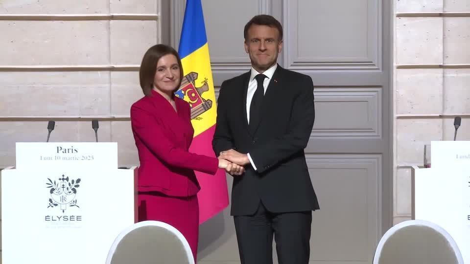France's Macron says Moldova is facing blatant Russian destabilization attempts