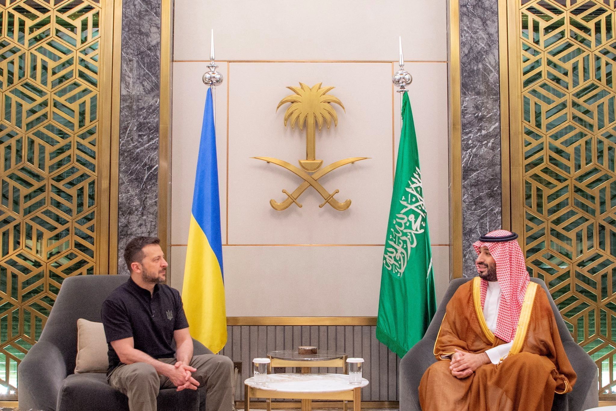 Príncipe herdeiro saudita Mohammed Bin Salman se encontra com o presidente ucraniano Volodymyr Zelenskiy em Jeddah, Arábia Saudita