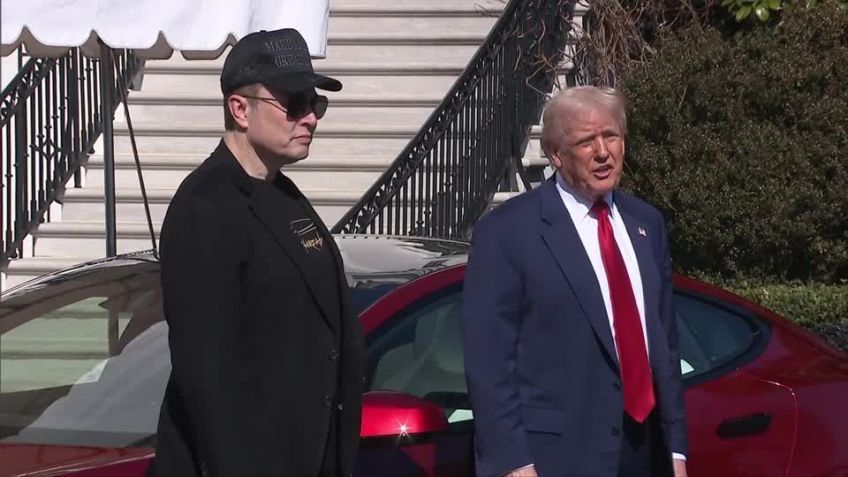 Elon Musk e Donald Trump no gramado sul da Casa Branca, na terça-feira (11) • Reuters