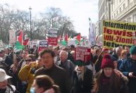 Milhares de pessoas vão às ruas em protesto pró-Palestina em Londres