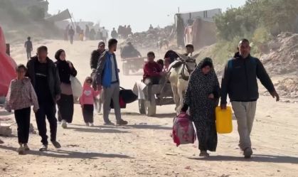 Famílias palestinas fogem em Gaza após novos ataques de Israel