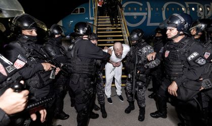 Venezuela nega presença de integrantes de gangue entre deportados dos EUA