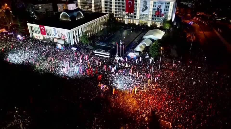 Tens of thousands of Turks rally outside Istanbul municipality for third day after mayor's detention