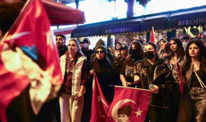 Oposição da Turquia realiza protestos contra prisão do prefeito de Istambul