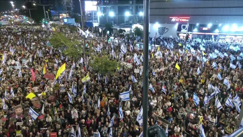 Anti-government protesters fill Tel Aviv streets demanding hostages return, elections