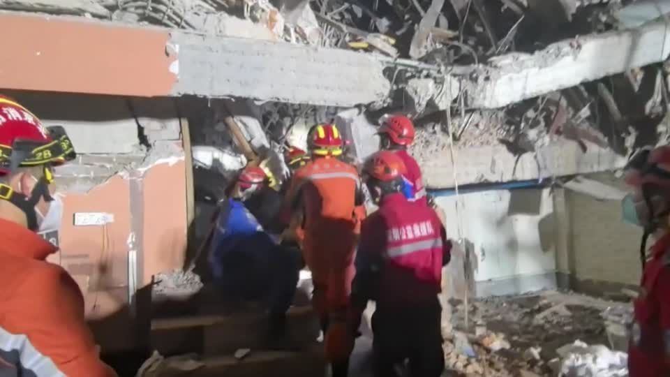 Equipes de resgate chinesas em Mianmar