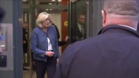 "Condenação não significa que vou me aposentar da política", diz Le Pen