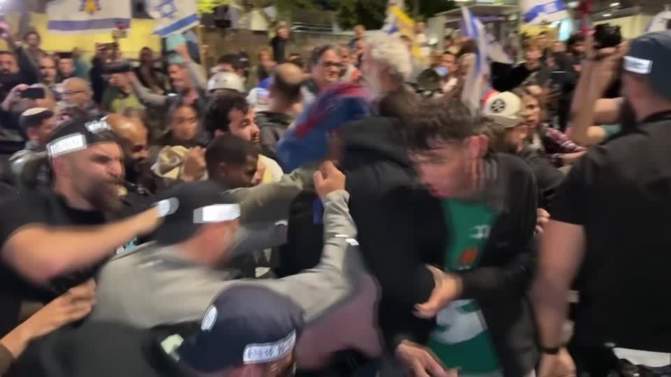 Scuffles in Jerusalem as Israeli protesters rally against the government