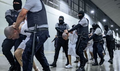 Pesquisa CNN: Maioria nos EUA acha que Trump foi longe demais com deportação