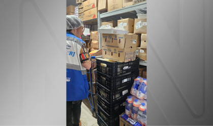 Baratas no feijão e larvas: fiscais apreendem 290 kg de alimentos no RJ