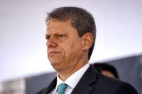 Articulação do Centrão por Tarcísio em 2026 irrita ala bolsonarista