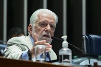 Ir à Justiça não é nenhuma afronta, diz Jaques Wagner sobre IOF