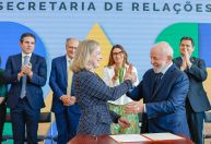 Gleisi faz acenos ao Congresso e agradece Moraes por defesa da democracia