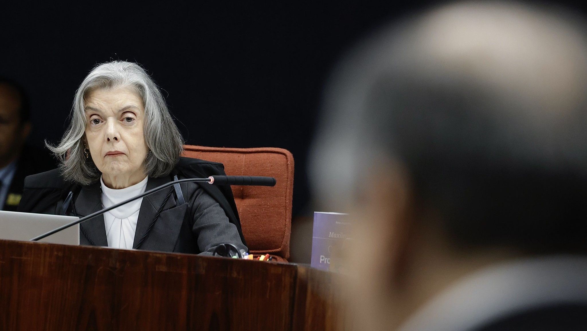 Debate entre Cármen Lúcia e Flávio Dino provocou risadas no plenário da Primeira Turma do STF
