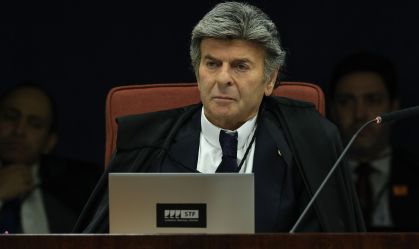 Eduardo reposta vídeo que elogia Fux em pergunta sobre "minuta do golpe"