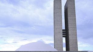 Congresso pede suspensão de decreto do IOF e reafirma legalidade de atuação