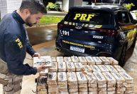 Polícia apreende 233 kg de pasta base de cocaína em fundo falso de veículo