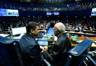 No Senado, Sarney é homenageado em sessão sobre 40 anos da redemocratização