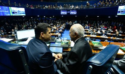 No Senado, Sarney é homenageado em sessão sobre 40 anos da redemocratização