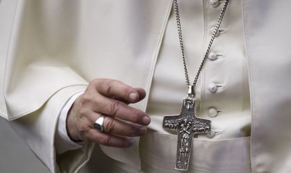 Anel do papa Francisco é quebrado nesta segunda (21); entenda