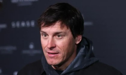 Ex-campeão mundial é resgatado após se perder no mar