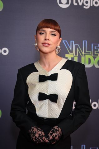 Alice Wegmann, que vive Solange Duprat no remake de "Vale Tudo", marca presença em festa de lançamento da novela • Victor Chapetta / AgNews