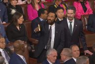 Deputado dos EUA é retirado do Congresso após interromper Trump