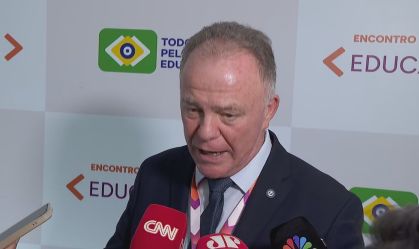 Com Bolsonaro inelegível, todos tentam ser candidatos, diz Casagrande