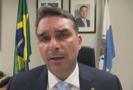 Flávio Bolsonaro ironiza timing da PGR: Logo após anúncio, solta parecer