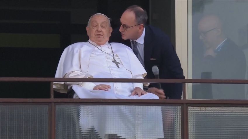 Papa Francisco faz primeira aparição pública desde a internação • Reuters