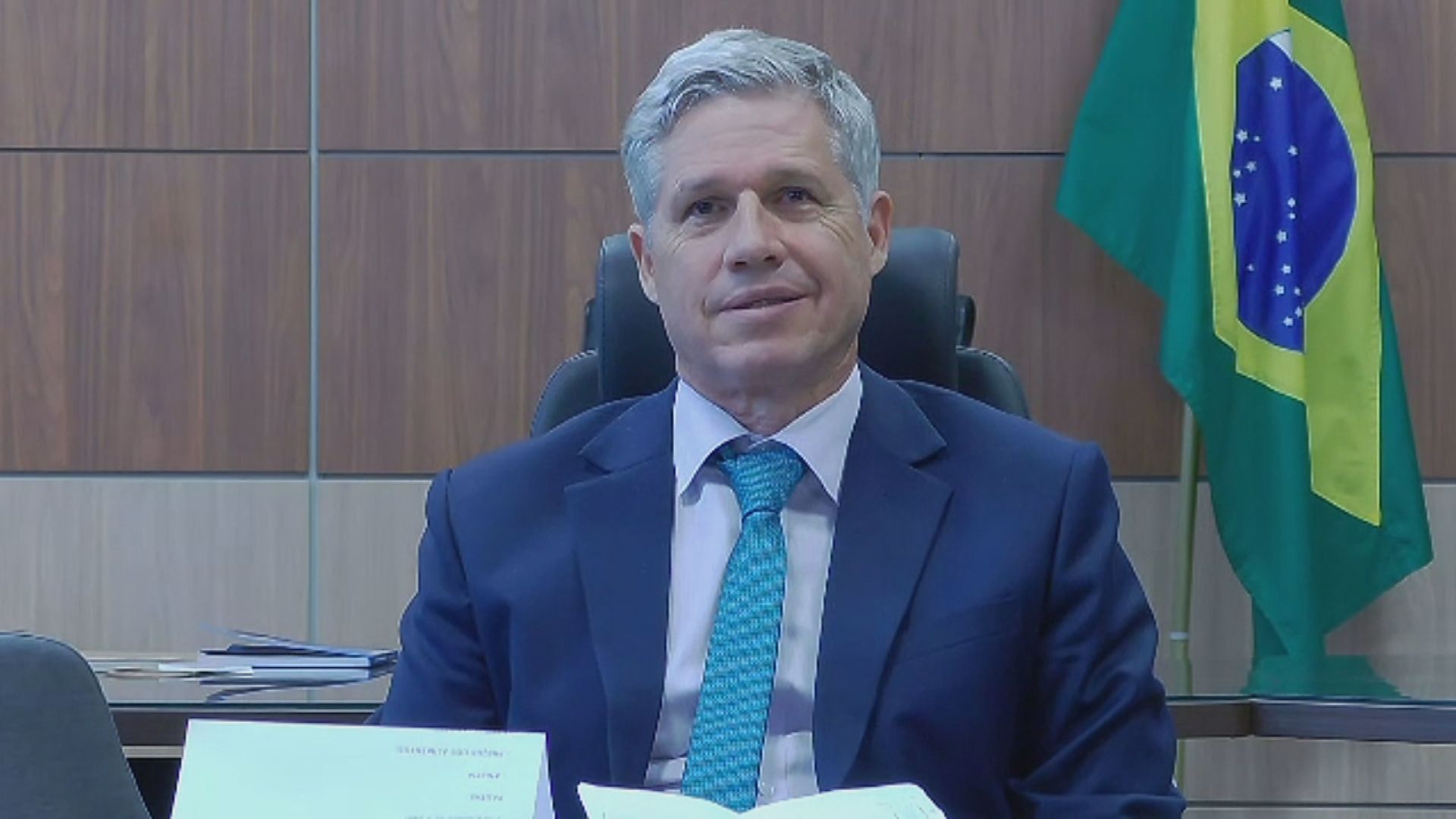 O ministro do Desenvolvimento Agrário, Paulo Teixeira, em entrevista à CNN