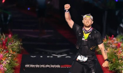 Piloto amputado quebra recorde no Ironman