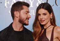 Camila Queiroz relembra início do relacionamento com Klebber Toledo