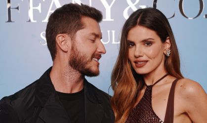 Camila Queiroz e mais famosos vão à festa de joalheria de luxo em SP