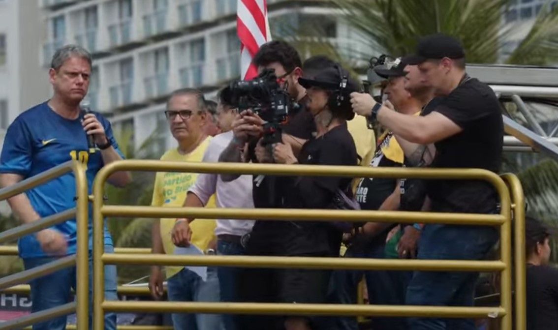 Tarcísio de Freitas discursa ao lado de Jair Bolsonaro em manifestação no Rio de Janeiro