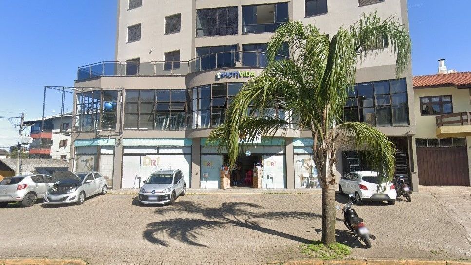 Fachada da unidade da academia onde a aluna morreu após cair do segundo andar
