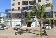Mulher morre após cair do segundo andar de academia durante exercício no RS
