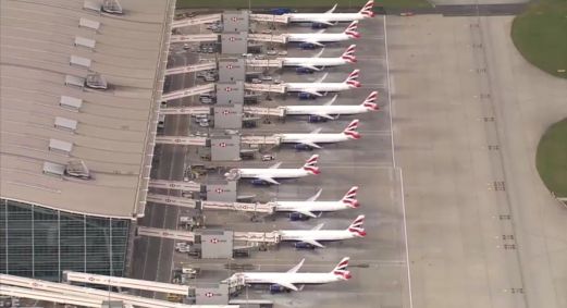 Aviões parados no aeroporto de Heathrow, em Londres