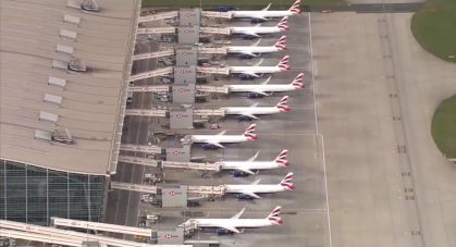 Aviões parados no aeroporto de Heathrow, em Londres