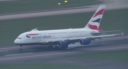Airbus A380 da British Airways pousa no aeroporto de Heathrow, na Inglaterra