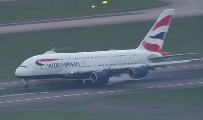 Avião da British Airways pousa no aeroporto de Heathrow após incêndio