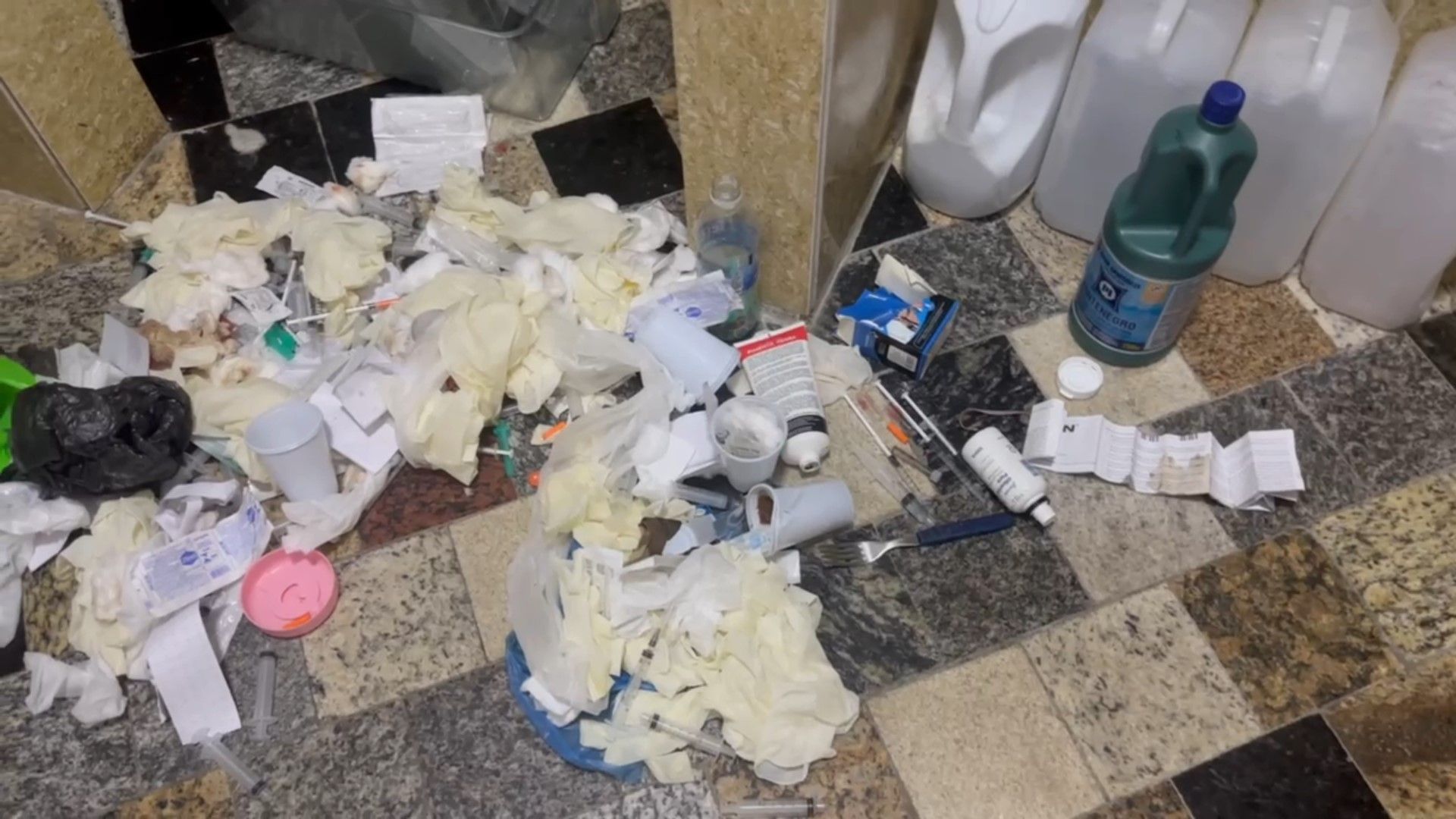 Local onde a falsa biomédica atendia, na Baixada Fluminense