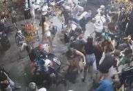 Vídeo: Tiroteio em adega deixa cinco pessoas feridas no litoral de SP