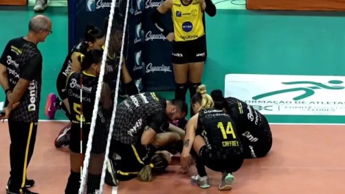 Carol Gattaz precisou de atendimento médico durante partida entre Praia Clube e Abel Moda