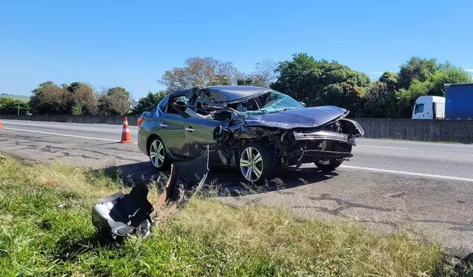 Carro onde estava Pedro Severino ficou destruído após acidente