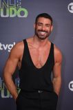 Cauã Reymond viverá César em &quot;Vale Tudo&quot; e está na festa de lançamento do remake da novela