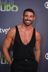 Cauã Reymond viverá César em &quot;Vale Tudo&quot; e está na festa de lançamento do remake da novela