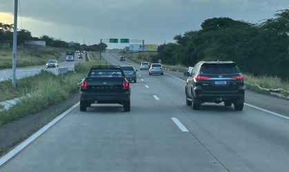 Rodar com o carro sem placa não é permitido