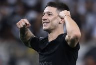 Com Neymar no banco e gol de Garro, Corinthians bate Santos e vai à final